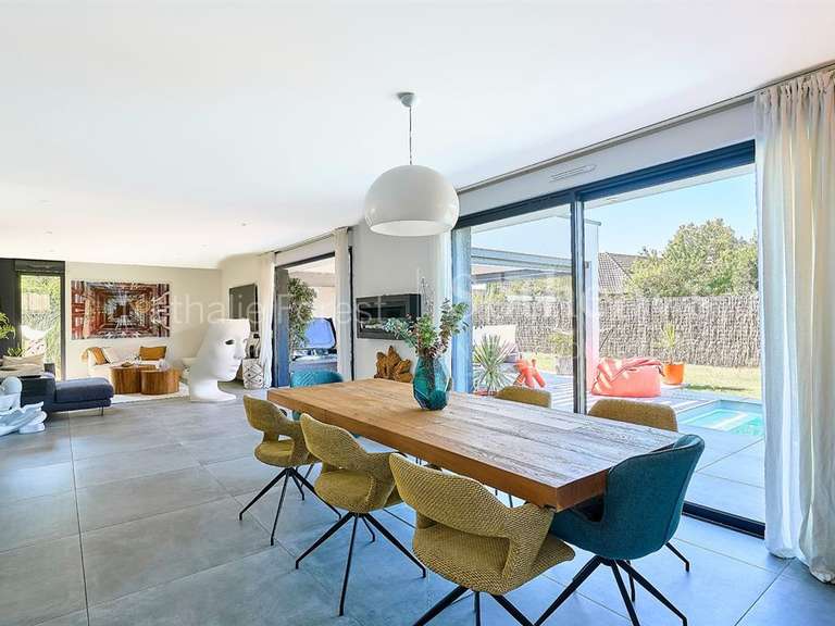 Maison Templeuve-en-Pévèle - 4 chambres - 217m²