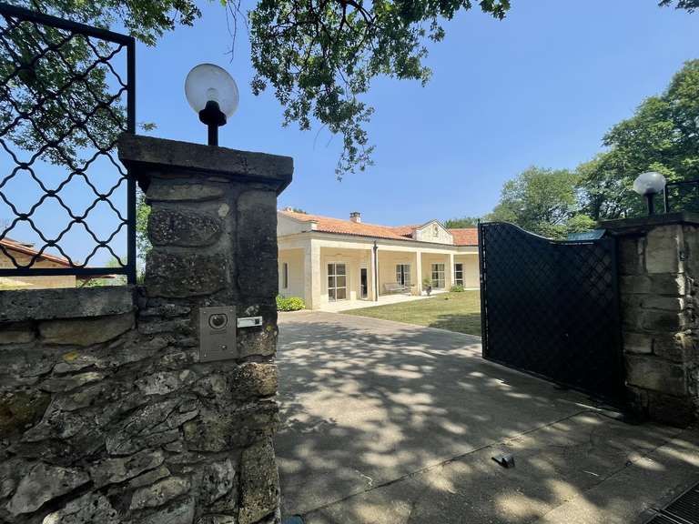 House Terrasson-Lavilledieu - 4 bedrooms - 247m²