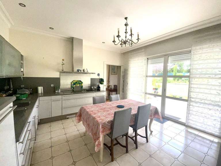 Maison Terrasson-Lavilledieu - 4 chambres - 247m²