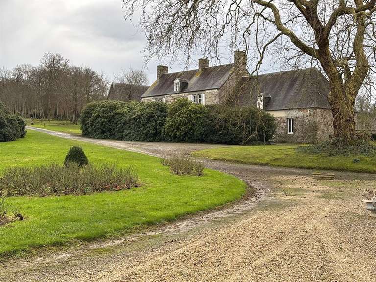 Maison Tessy-sur-Vire - 11 chambres - 446m²