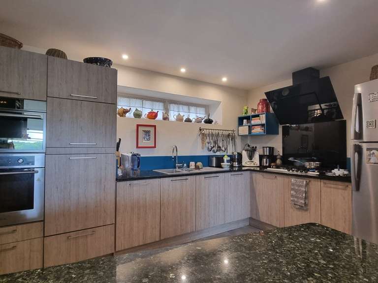 Maison Thenon - 8 chambres - 330m²