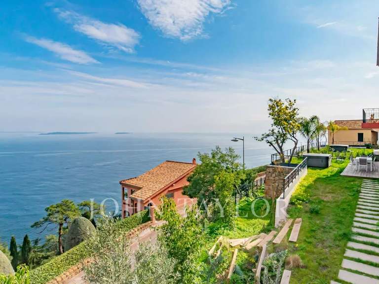 Apartment with Sea view Théoule-sur-Mer - 3 bedrooms - 207m²