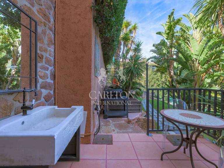 Apartment with Sea view Théoule-sur-Mer - 3 bedrooms - 178m²