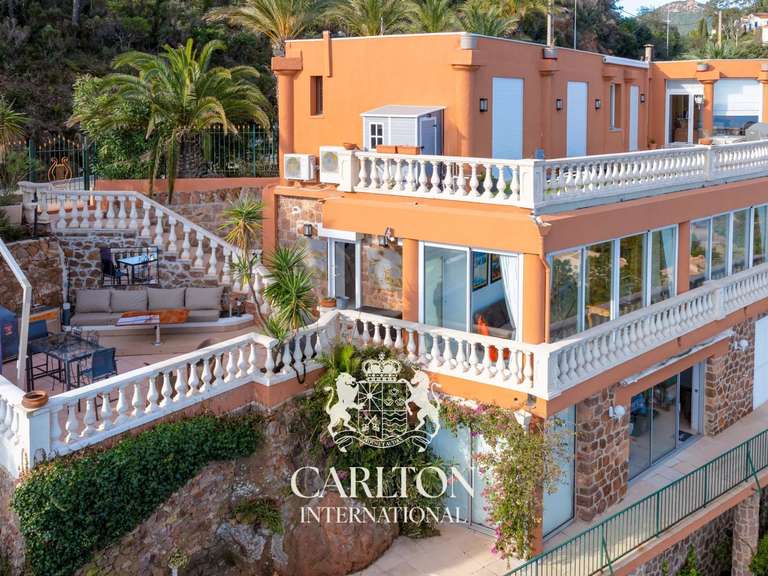 Apartment with Sea view Théoule-sur-Mer - 3 bedrooms - 178m²