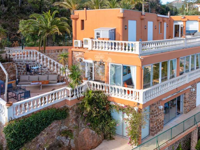 Apartment with Sea view Théoule-sur-Mer - 3 bedrooms - 178m²