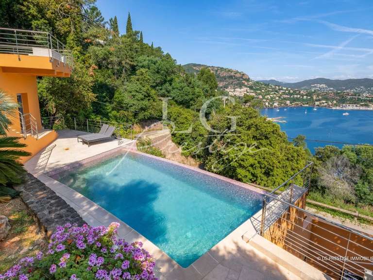 Villa with Sea view Théoule-sur-Mer - 3 bedrooms - 201m²