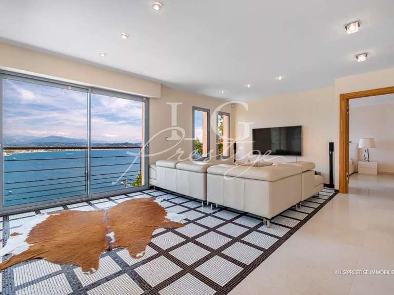 Villa with Sea view Théoule-sur-Mer - 3 bedrooms - 201m²