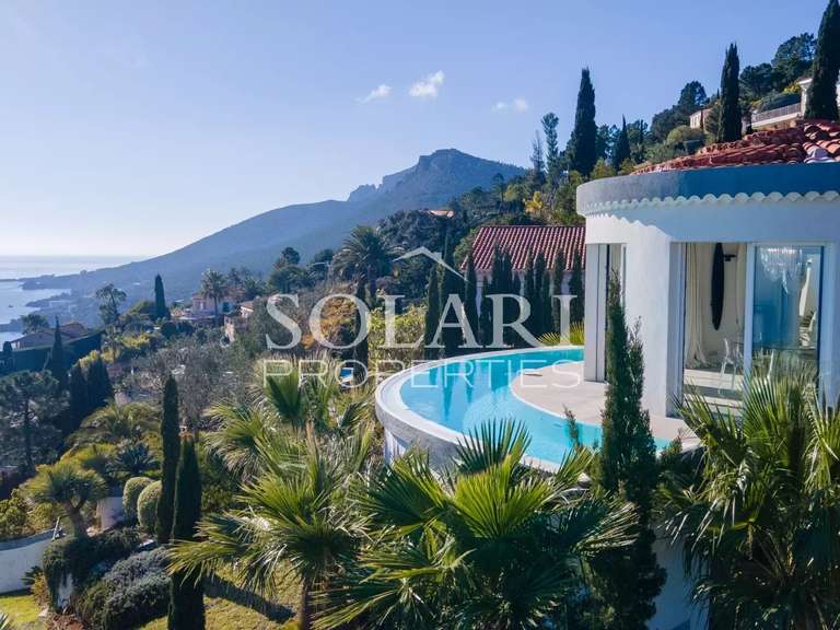 Villa with Sea view Théoule-sur-Mer - 3 bedrooms - 150m²