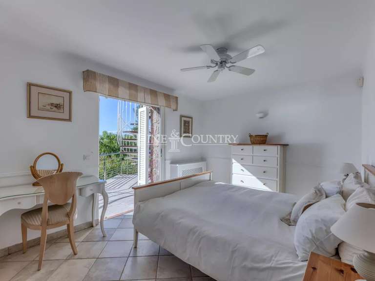Villa with Sea view Théoule-sur-Mer - 4 bedrooms - 231m²