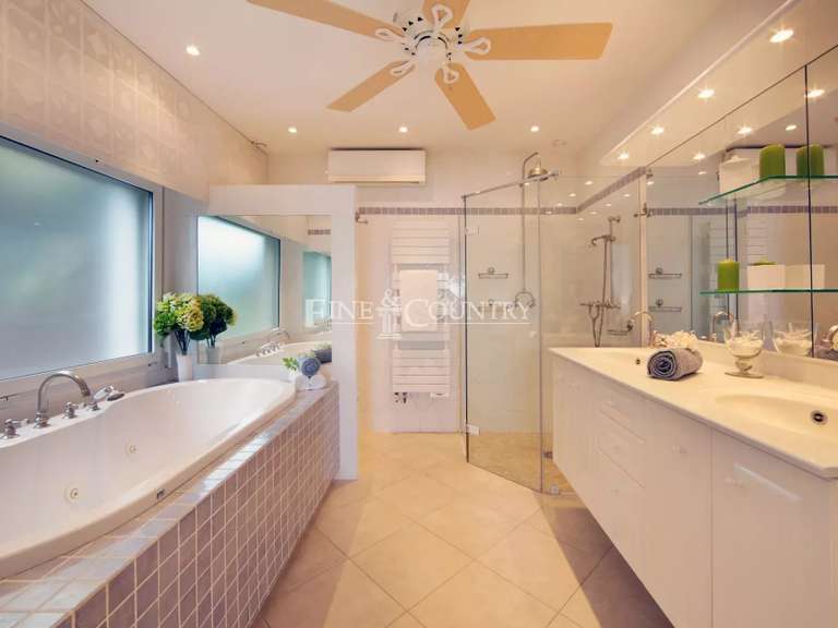 Villa with Sea view Théoule-sur-Mer - 4 bedrooms - 231m²
