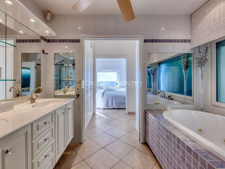 Villa with Sea view Théoule-sur-Mer - 4 bedrooms - 231m²
