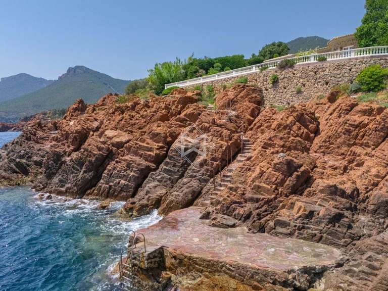Villa Théoule-sur-Mer - 5 bedrooms - 199m²