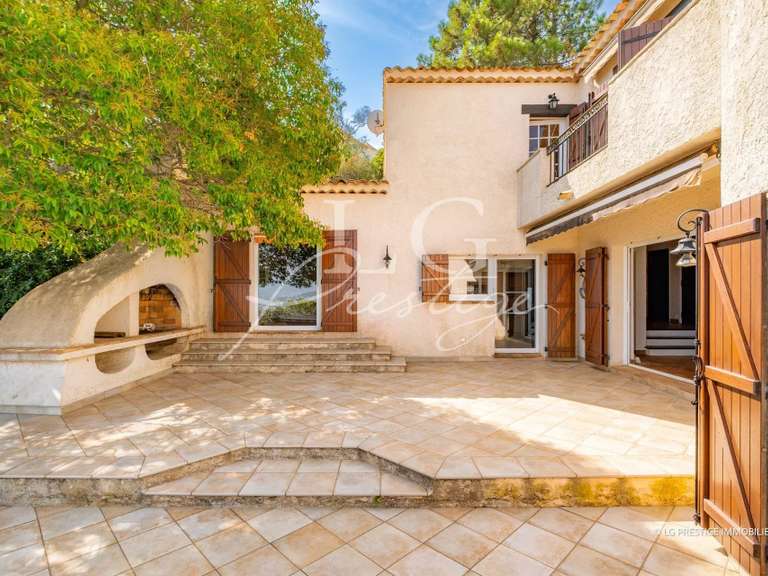 Villa with Sea view Théoule-sur-Mer - 6 bedrooms - 219m²