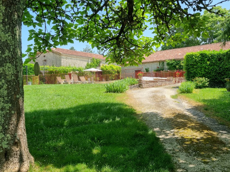 Maison Thézac - 9 chambres - 360m²