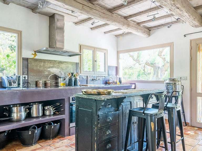 Maison Théziers - 4 chambres - 240m²