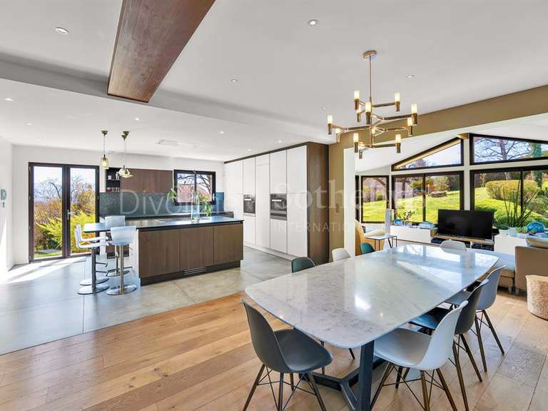 Maison Thoiry - 4 chambres - 281m²