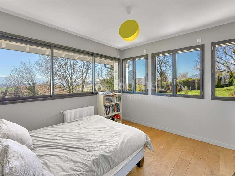 Maison Thoiry - 4 chambres - 281m²