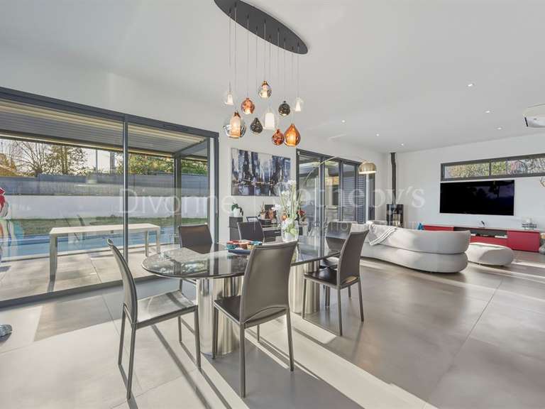 Maison Thoiry - 4 chambres - 298m²