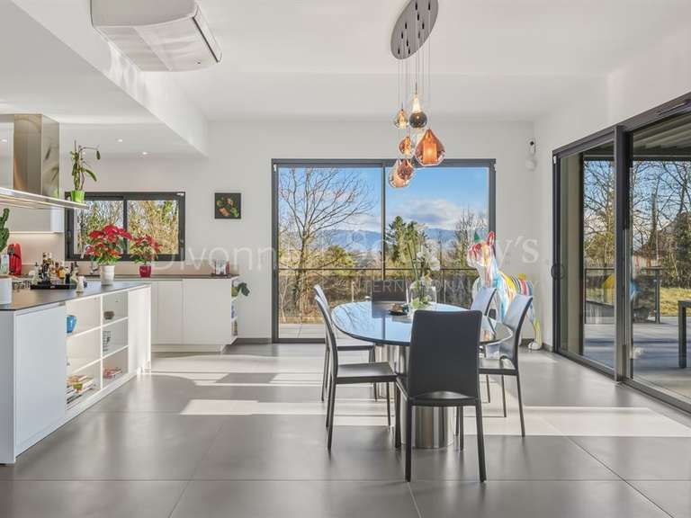 Maison Thoiry - 4 chambres - 230m²