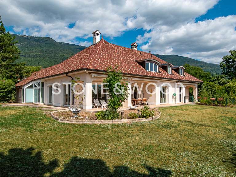 House Thoiry - 4 bedrooms - 287m²