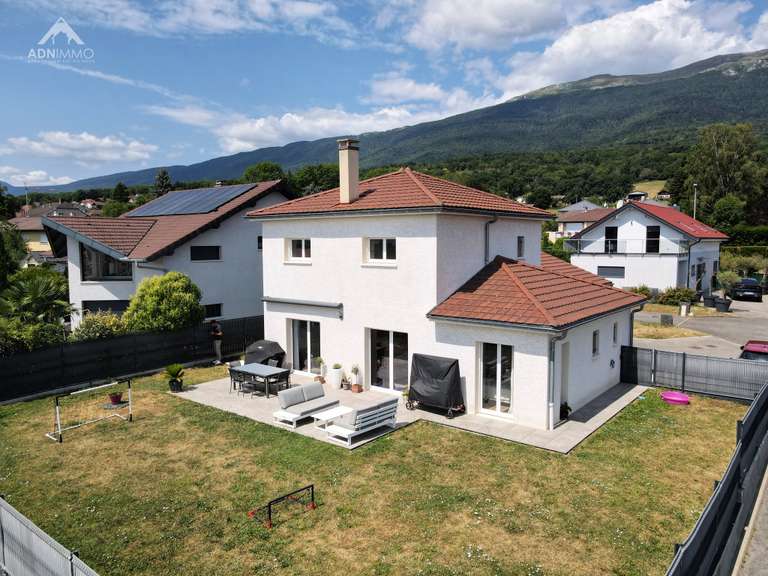 Maison Thoiry - 4 chambres - 130m²