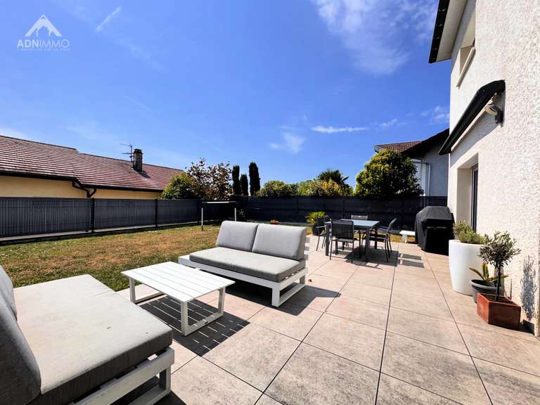Maison Thoiry - 4 chambres - 130m²