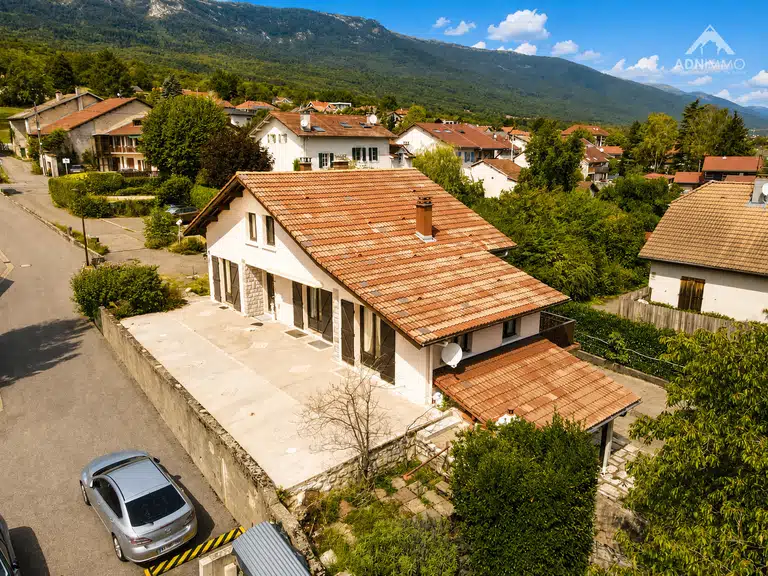 Maison Thoiry - 3 chambres - 151m²