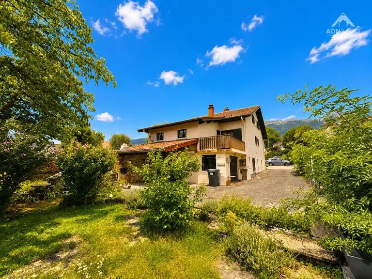 Maison Thoiry - 3 chambres - 151m²