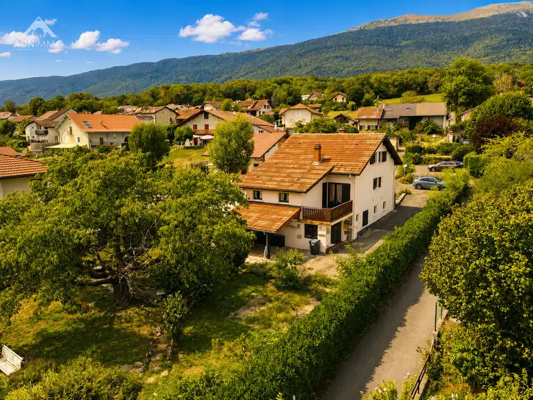 Maison Thoiry - 3 chambres - 151m²