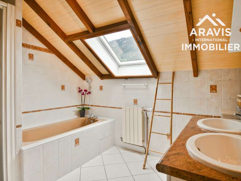 Maison Thônes - 4 chambres - 159m²