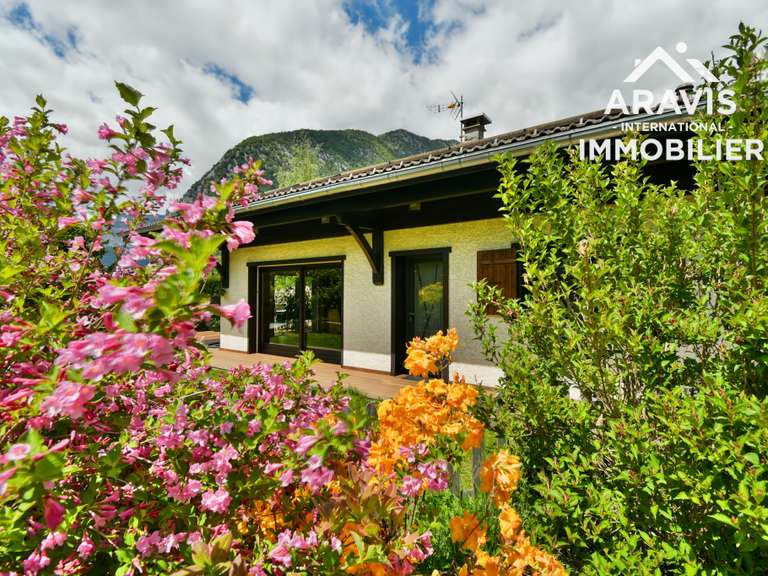 Maison Thônes - 5 chambres - 195m²