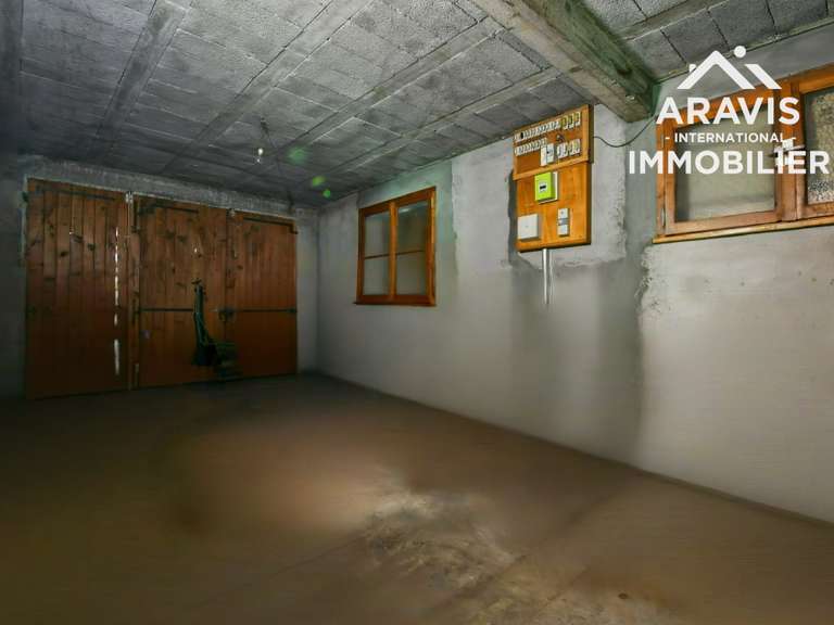 House Thônes - 2 bedrooms - 230m²