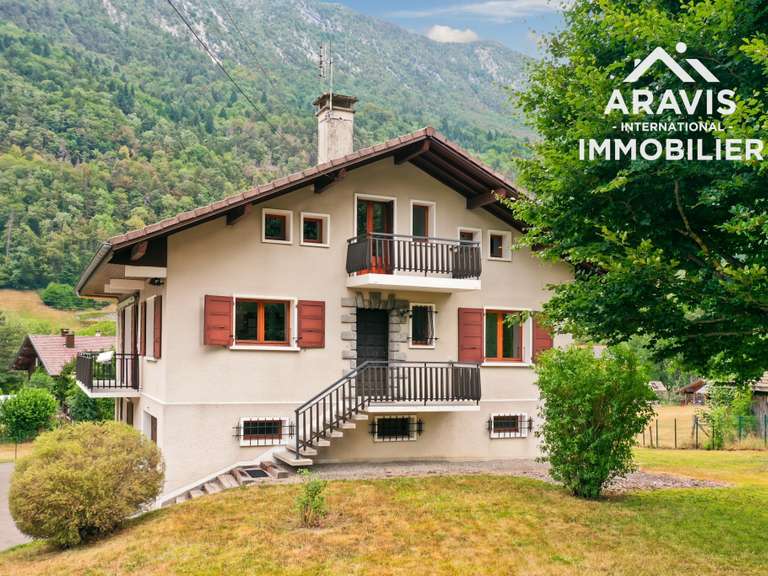 Maison Thônes - 4 chambres - 164m²