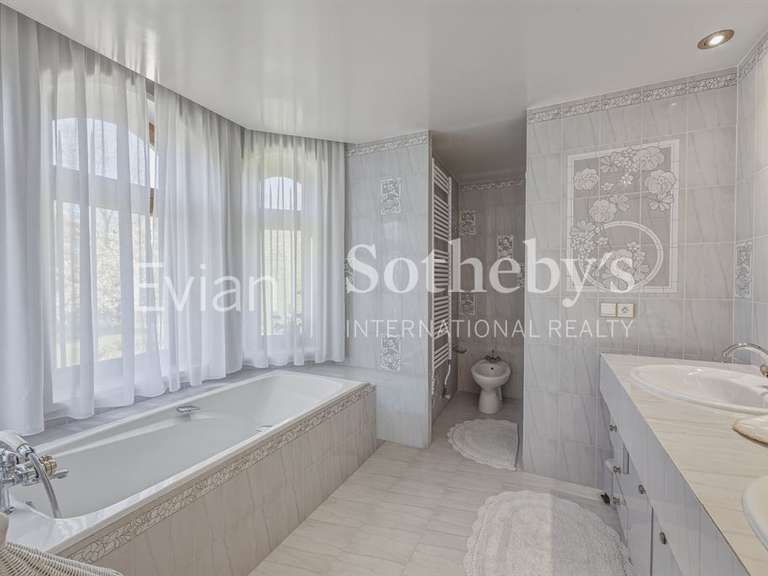 Maison Thonon-les-Bains - 4 chambres - 417m²