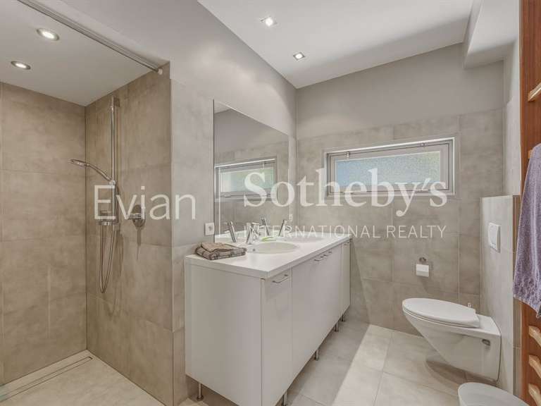 Maison Thonon-les-Bains - 5 chambres - 306m²