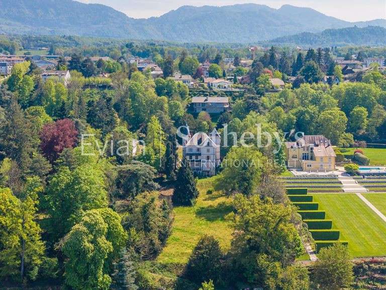 Maison Thonon-les-Bains - 5 chambres - 306m²