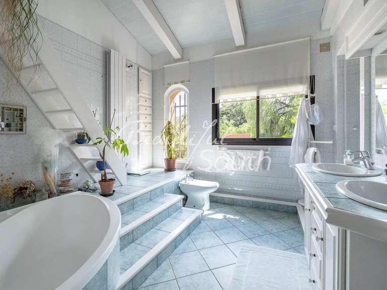 Maison Thuir - 5 chambres - 384m²