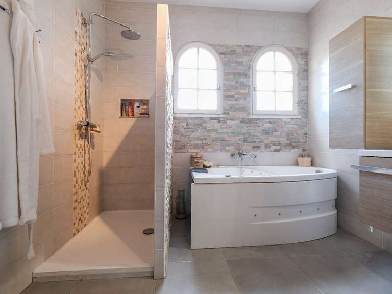 Maison Thuir - 6 chambres - 322m²