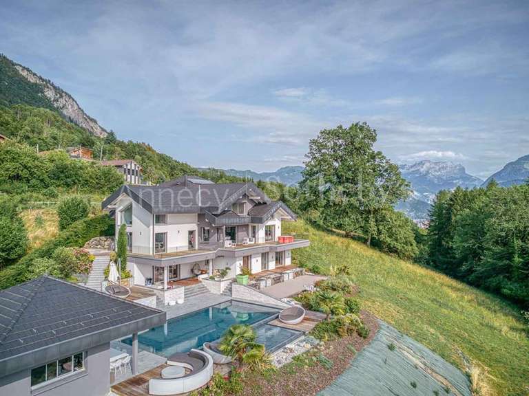 Maison Thyez - 4 chambres - 380m²