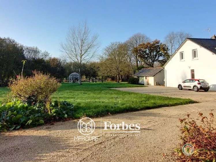 Propriété Tonquédec - 10 chambres - 407m²