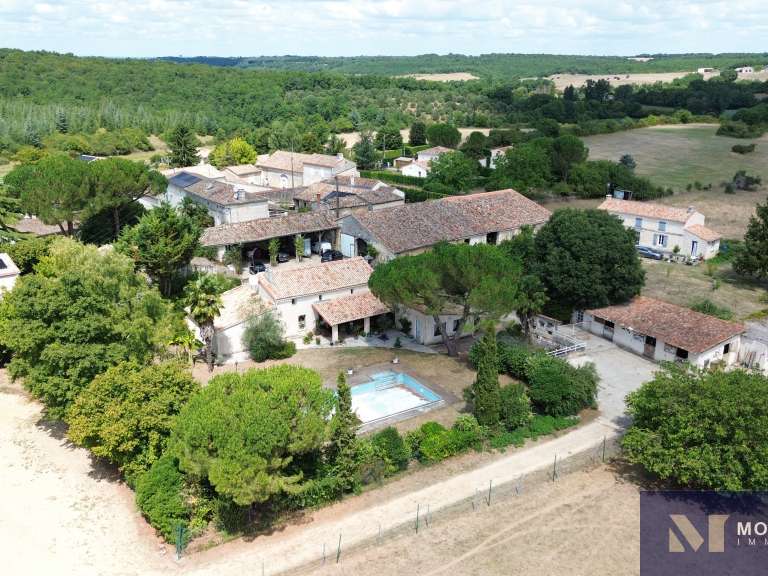 House Torsac - 4 bedrooms - 274m²