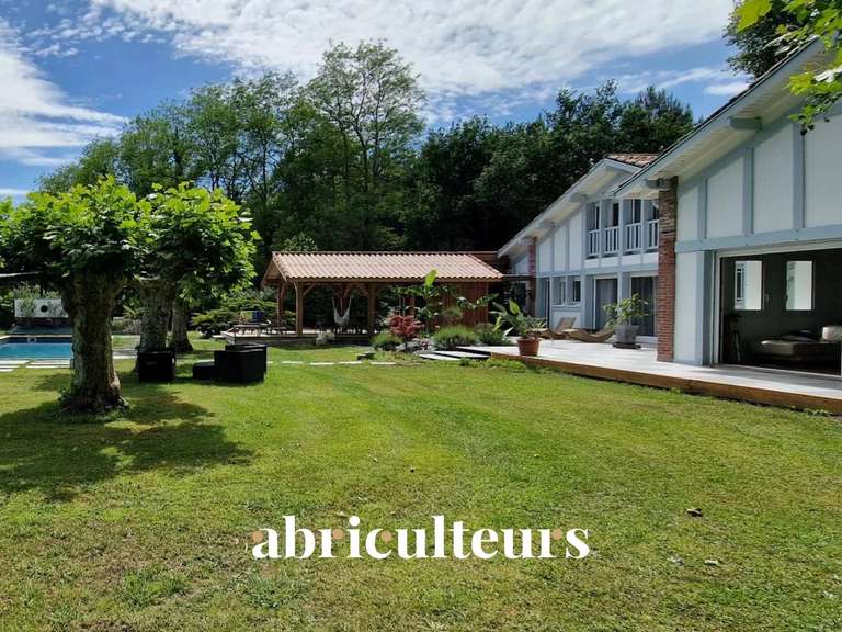 House Tosse - 8 bedrooms - 295m²