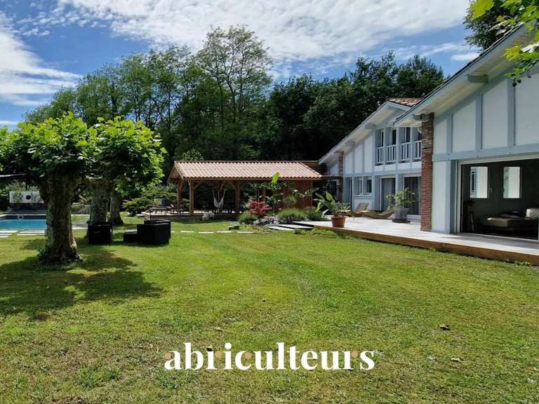 House Tosse - 8 bedrooms - 295m²