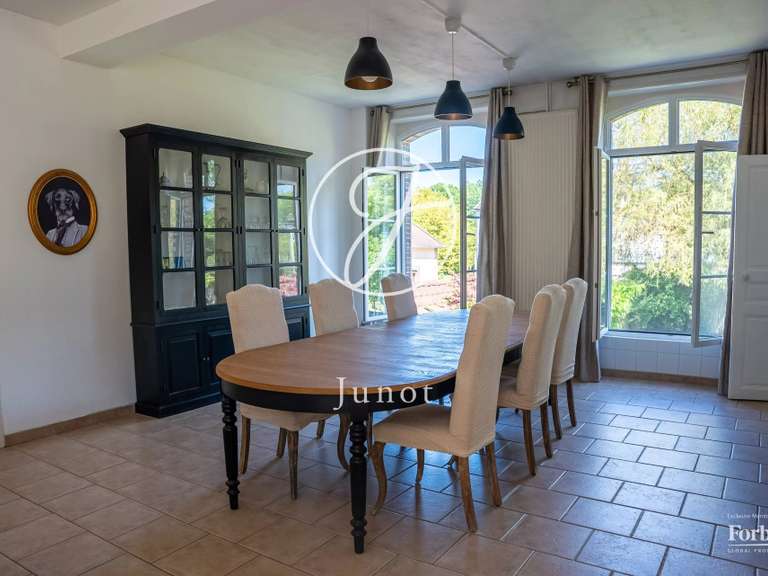 Propriété Toucy - 14 chambres - 3000m²