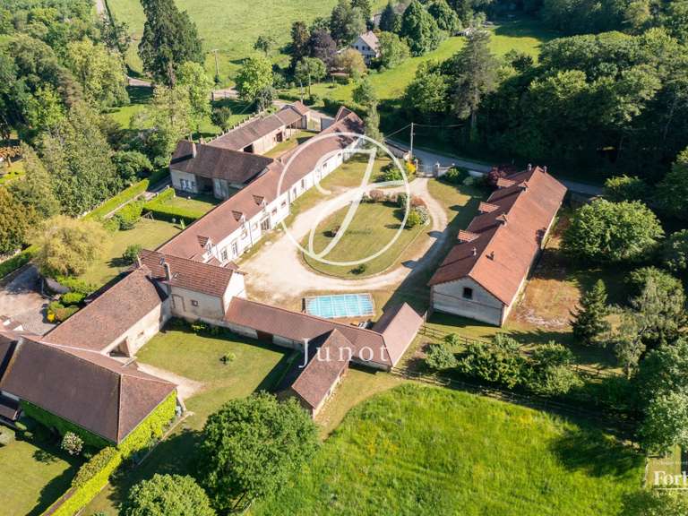 Propriété Toucy - 14 chambres - 3000m²