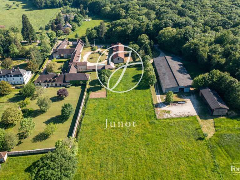 Propriété Toucy - 14 chambres - 3000m²