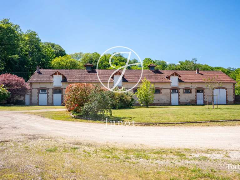 Propriété Toucy - 14 chambres - 3000m²