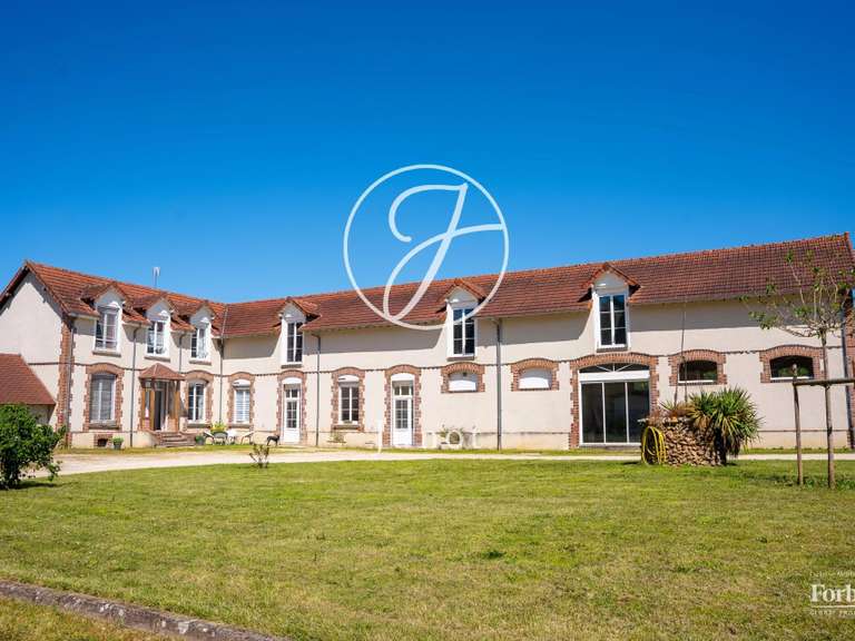 Propriété Toucy - 14 chambres - 3000m²