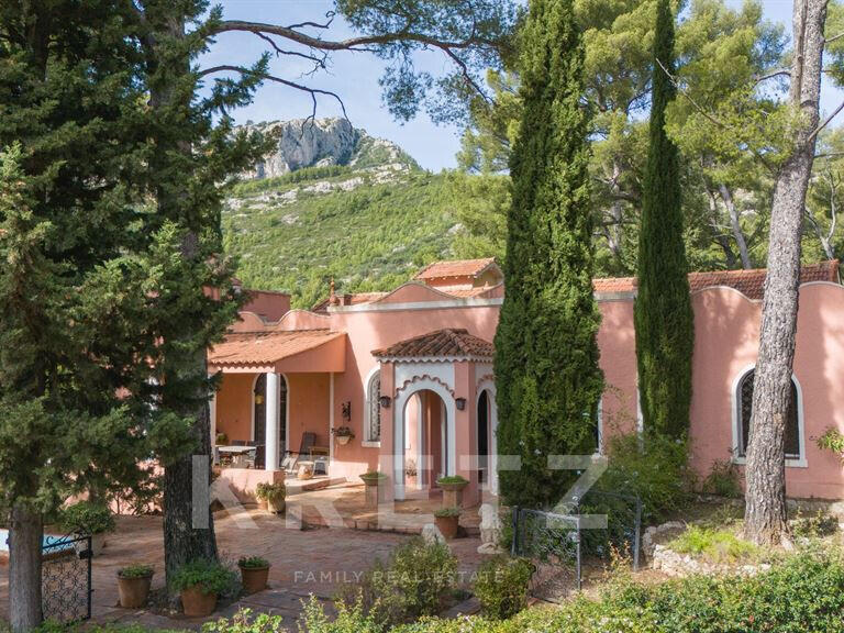 House Toulon - 8 bedrooms - 322m²