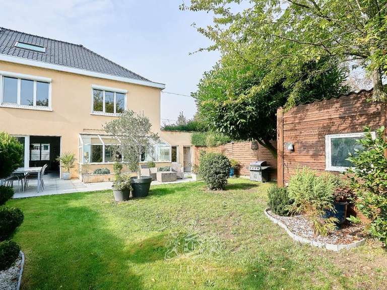 Maison Tourcoing - 4 chambres - 151m²